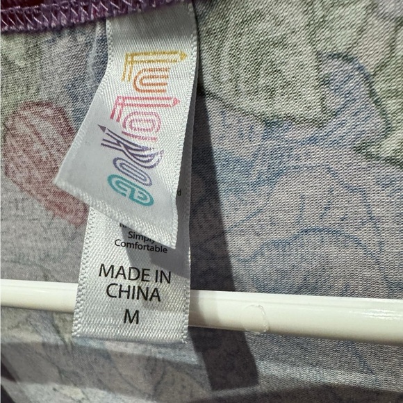 FREE W PURCHASE Lularoe Floral Print Top MEDIUM - Picture 4 of 4